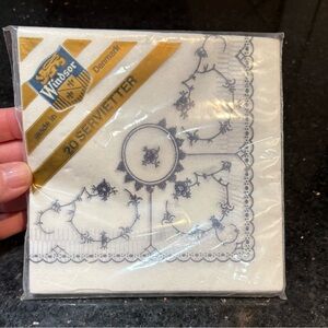 Windsor paper napkins Royal Copenhagen Blue Fluted pattern Package of 20